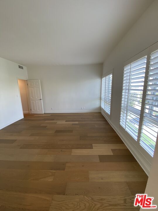 Building Photo - 125 S Elm Dr