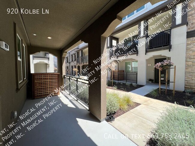 Building Photo - 920 Kolbe Ln