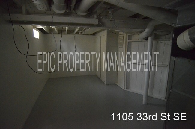 Building Photo - 1105 33rd St SE