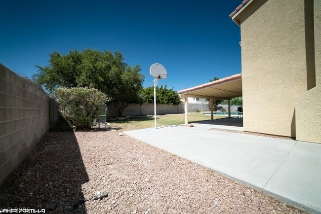 Building Photo - 910 Hollowbluff Ave