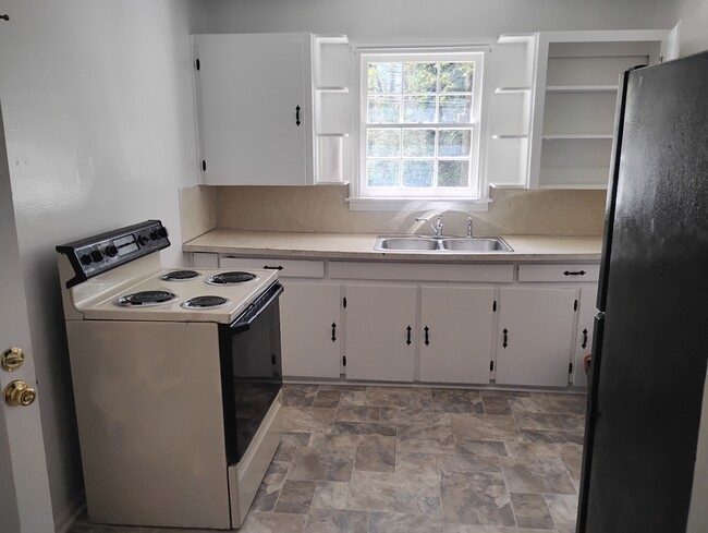 Building Photo - 1240 Alta Vista Dr