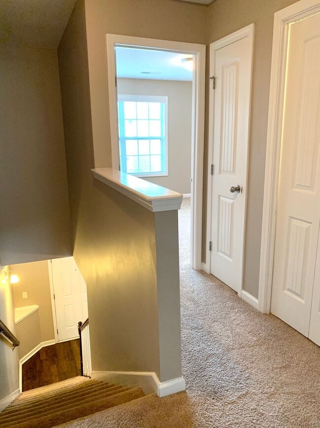 Building Photo - 318 Sam Houston Cir