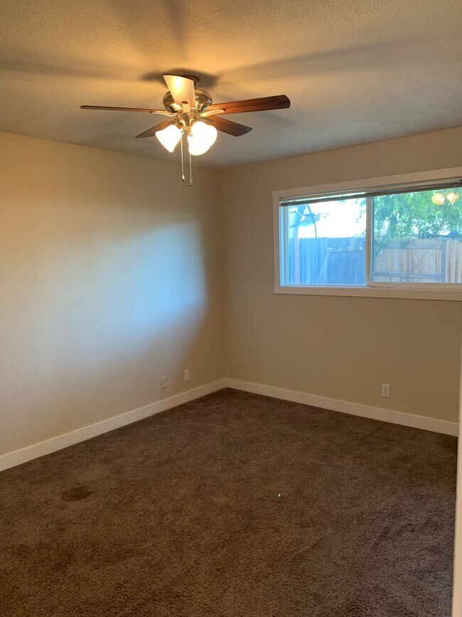 Building Photo - 7533-7535 Gallant Circle