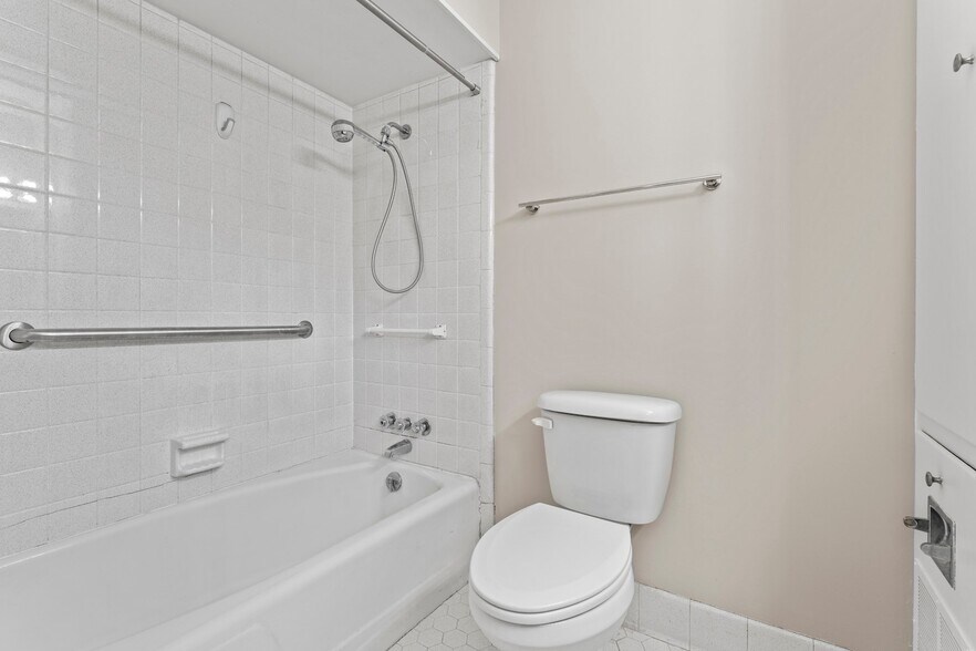 Building Photo - 30 Knoxbury Terrace