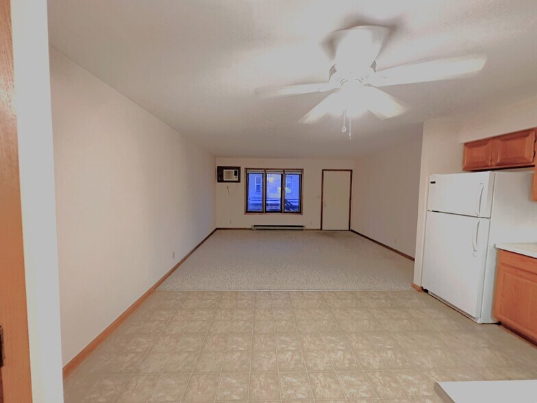 Building Photo - 780 Main St