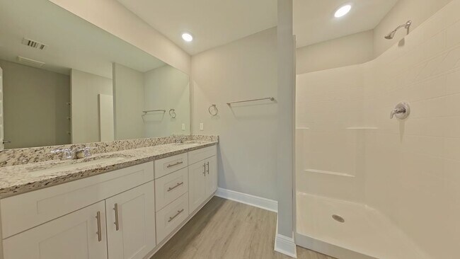 Building Photo - 806 Kenneth Dr