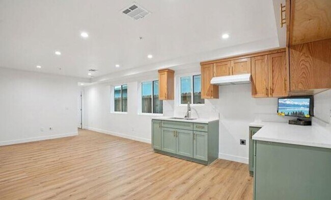 Building Photo - Graham(10422)