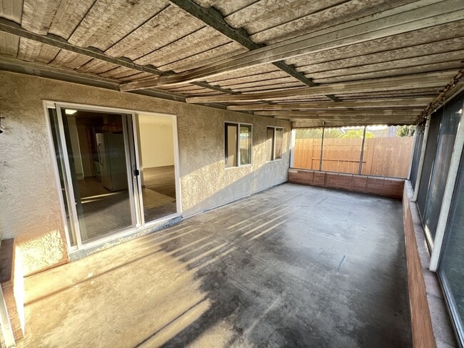 Building Photo - Amazing 4 Bedroom in the Heart of SD!
