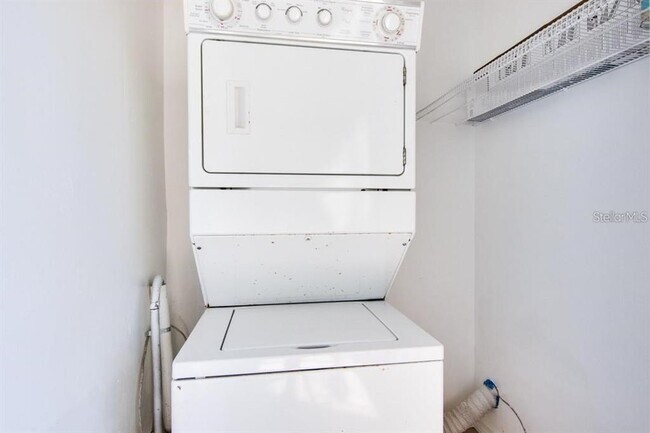 Building Photo - 2615 Cove Cay Dr