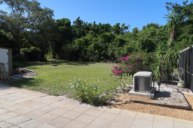 Building Photo - 1087 NE Quinn Pl
