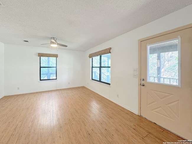 Building Photo - 776 Lookout Dr