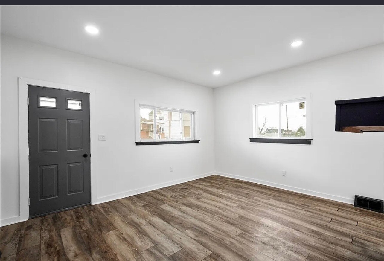 Building Photo - 143 Chalfont St