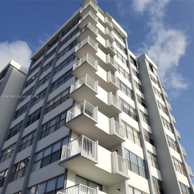 Building Photo - 1200 NE Miami Gardens Dr