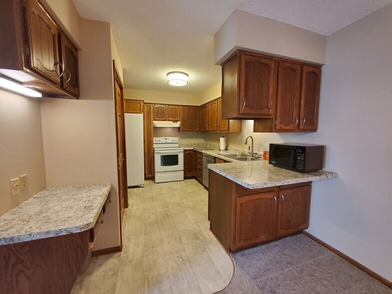 Building Photo - 2517 Cedar Hills Dr