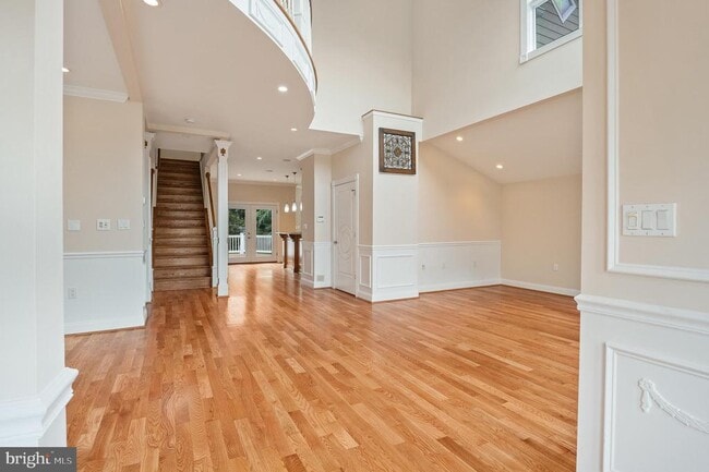 Building Photo - 5905 Lone Oak Dr