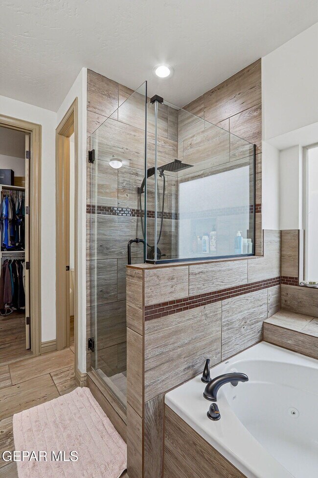 Building Photo - 12081 Silver Crown