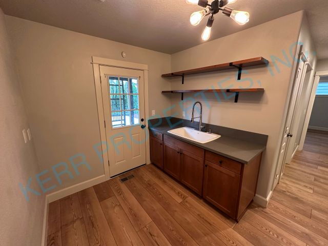 Building Photo - Spacious 4-Bedroom Retreat with 3.5 Baths in Happy Valley's Prime Location!