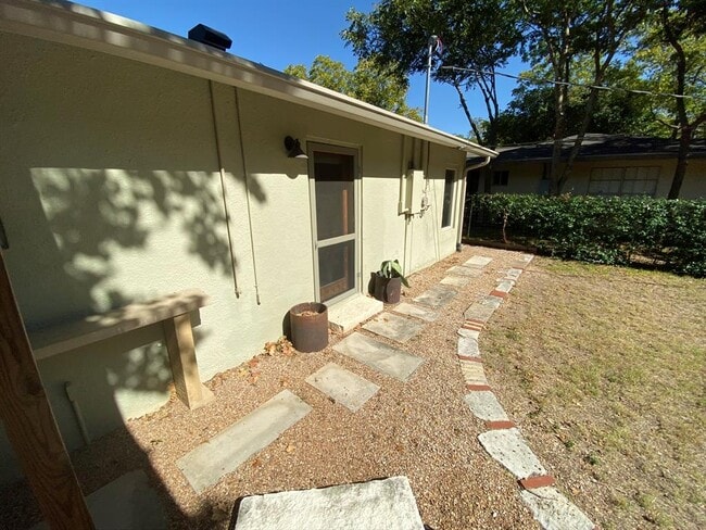 Building Photo - 1415 Bentwood Rd