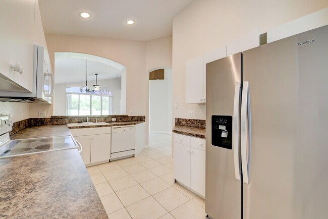 Building Photo - 688 Stanford Ln