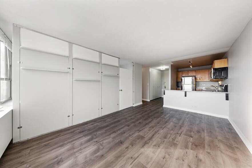 Building Photo - 655 W Irving Park Rd