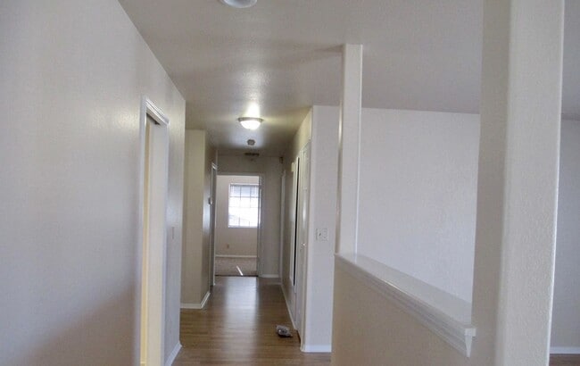 Building Photo - Single Story Three Bedroom Home