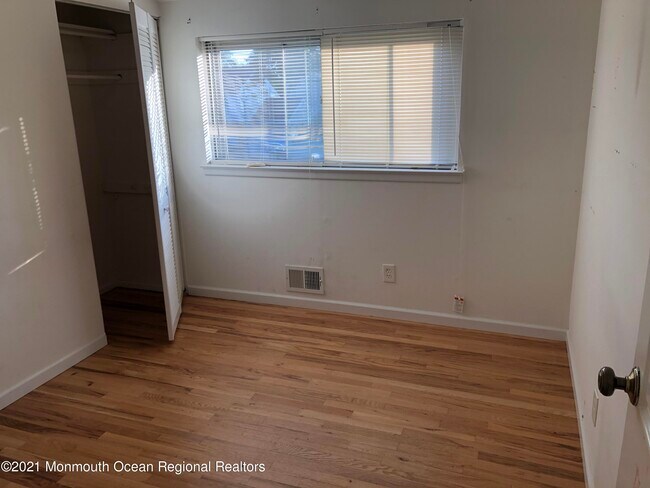 Building Photo - 3 Peach Tree Rd