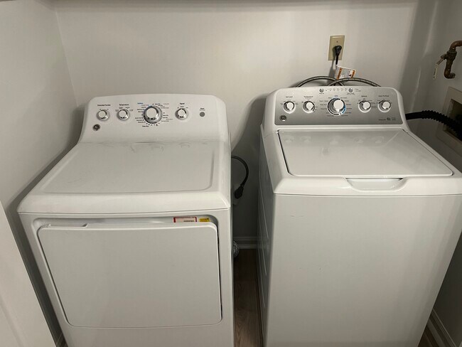 Building Photo - 23312 Plantation Dr NE