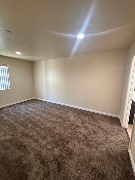 Building Photo - 203 E 109th Pl