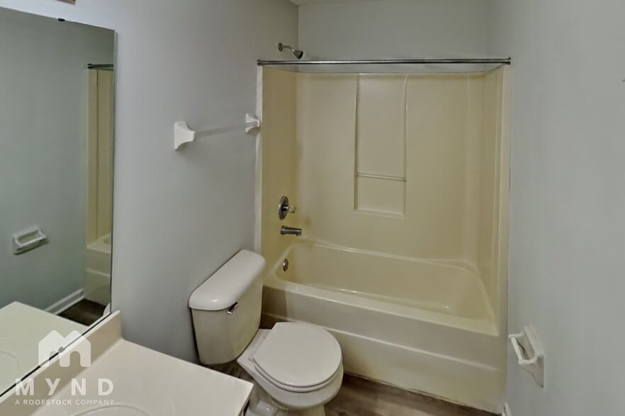 Building Photo - 275 Oakland Hills Dr