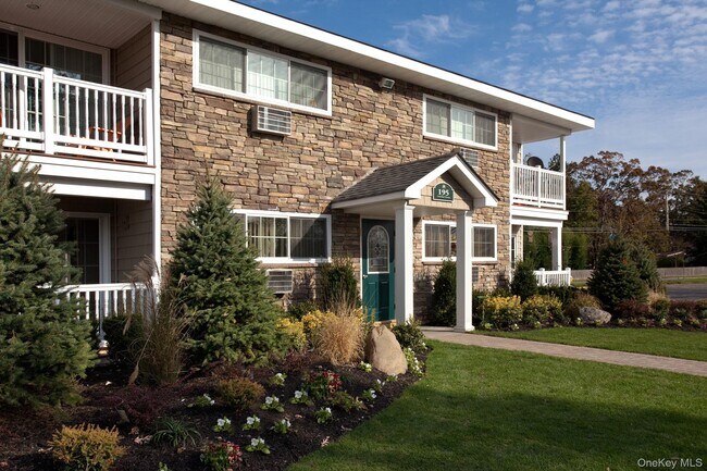 Primary Photo - 199 Lakeland Ave