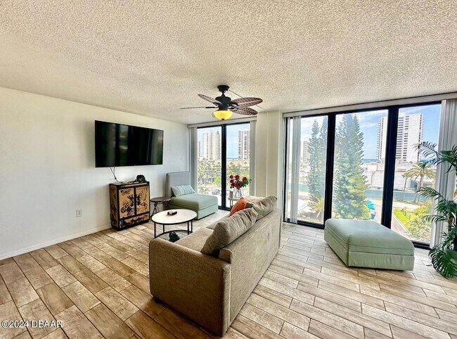 Building Photo - 1 Oceans W Blvd