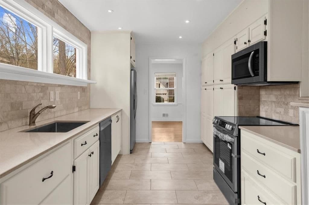 Building Photo - 4890 High Point Rd NE