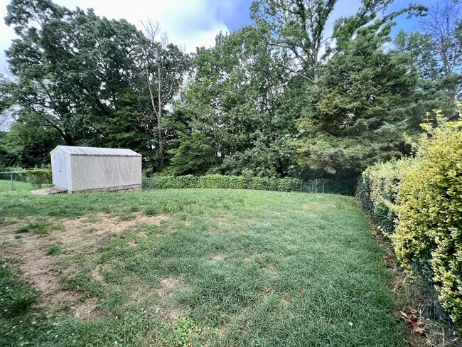 Building Photo - 205 Dumont Rd