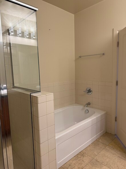 Building Photo - 7291 N Scottsdale Rd