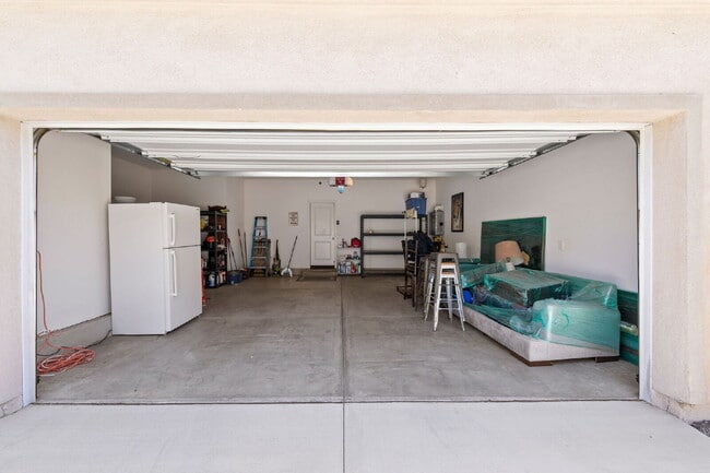 Building Photo - Love your life at Escaya in Chula Vista! 4Bed/2.5Ba attached garage home for rent