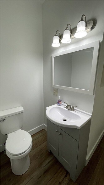 Building Photo - 424 W 7th Ave