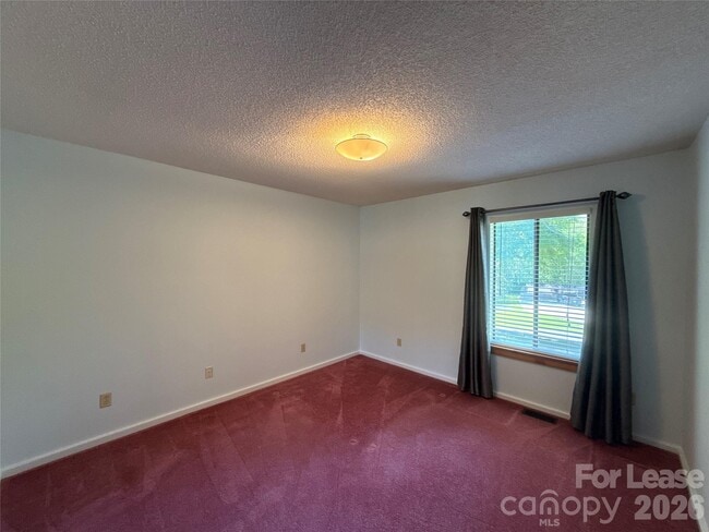 Building Photo - 13930 Idlewild Rd