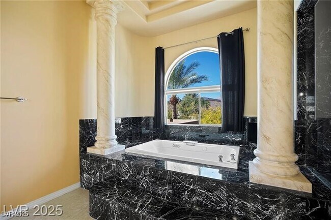 Building Photo - 1008 Trophy Hills Dr