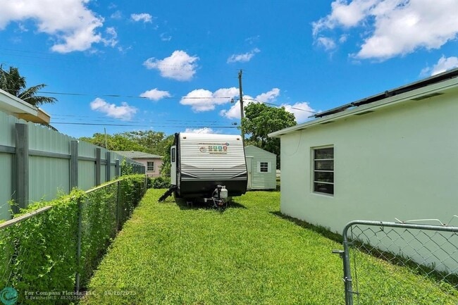 Building Photo - 14500 Carver Dr