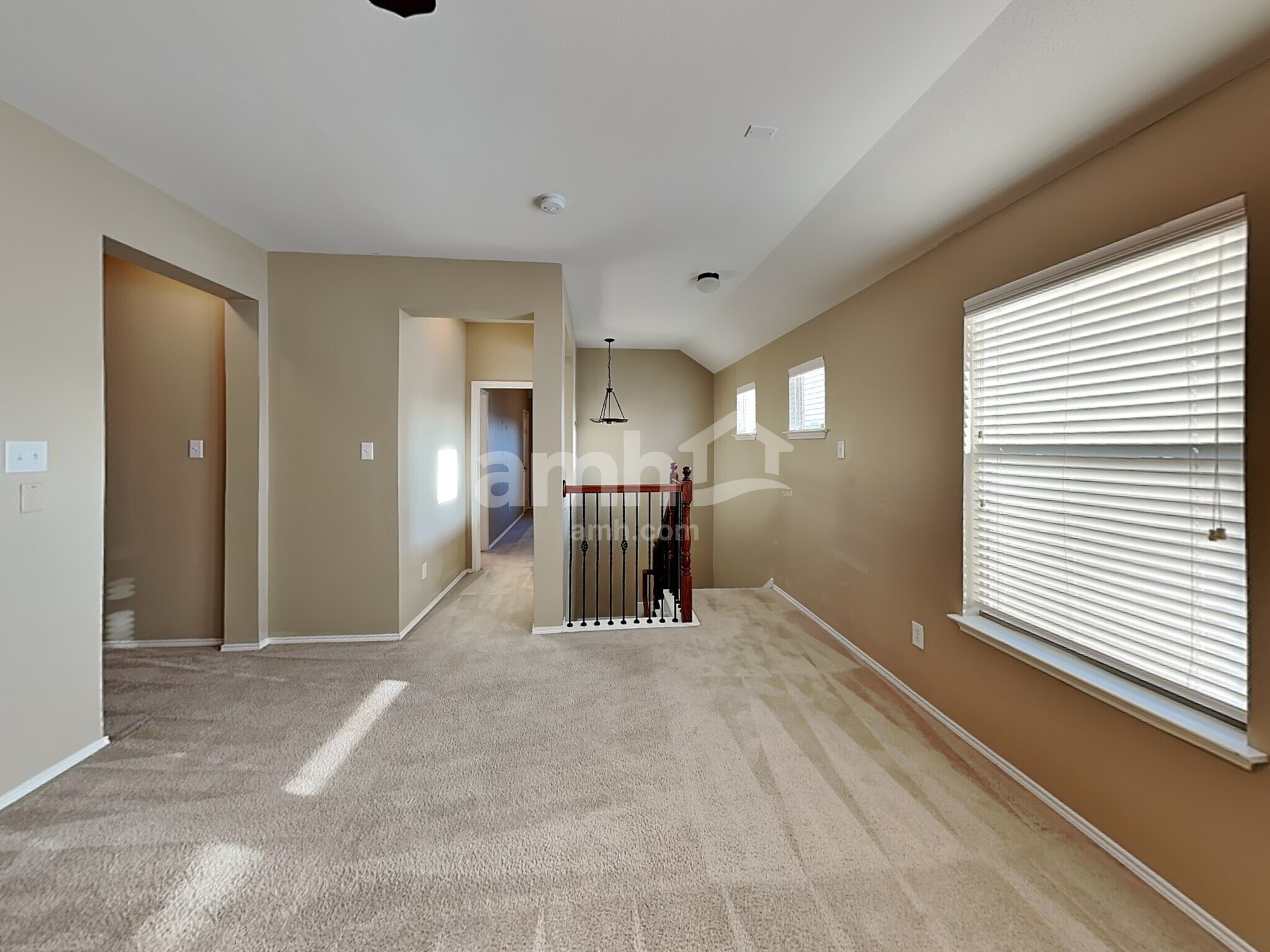 Building Photo - 721 Hickory Ln