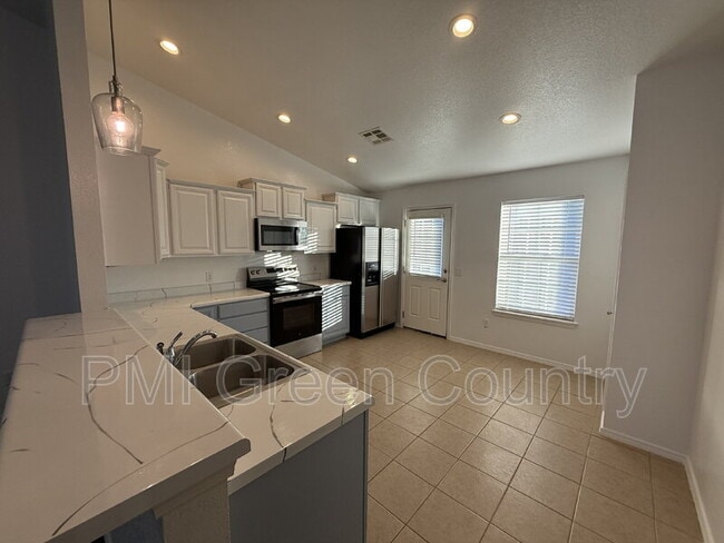 Building Photo - 25934 E 90th St S