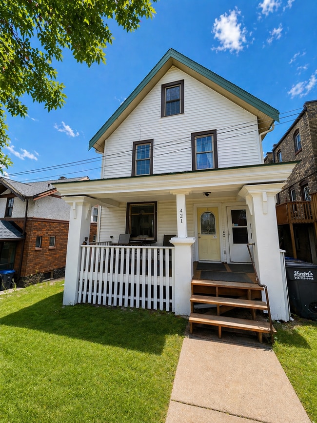 Building Photo - 421 N 18th Ave E