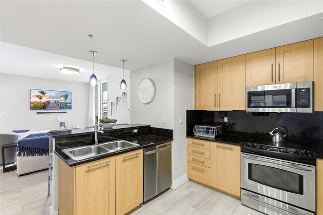 Building Photo - 511 SE 5 Ave