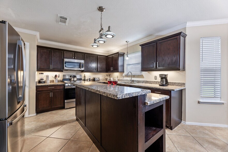 Building Photo - 9835 Golden Prairie Ln