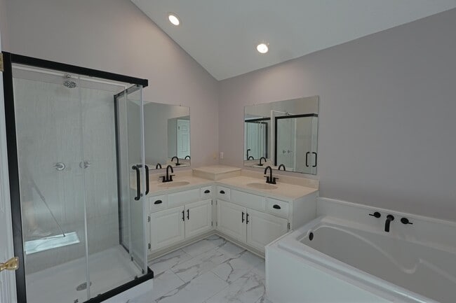 Building Photo - 1915 Sunrise Dr