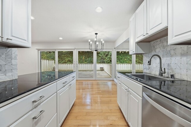 Primary Photo - Elegantly Updated Apartment for Rent in Orinda