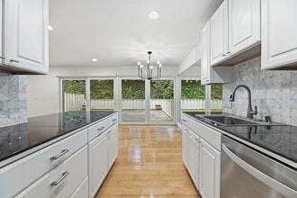 Building Photo - Elegantly Updated Apartment for Rent in Orinda