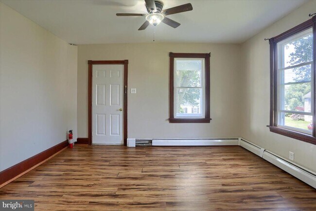 Building Photo - 115 3rd St