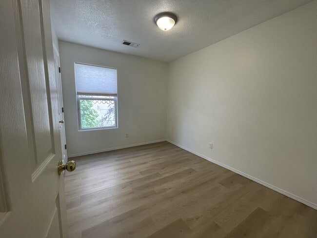 Building Photo - 5323 Red Mesa Ave SW