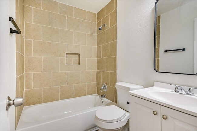 Building Photo - 1402 Waterloo Tr